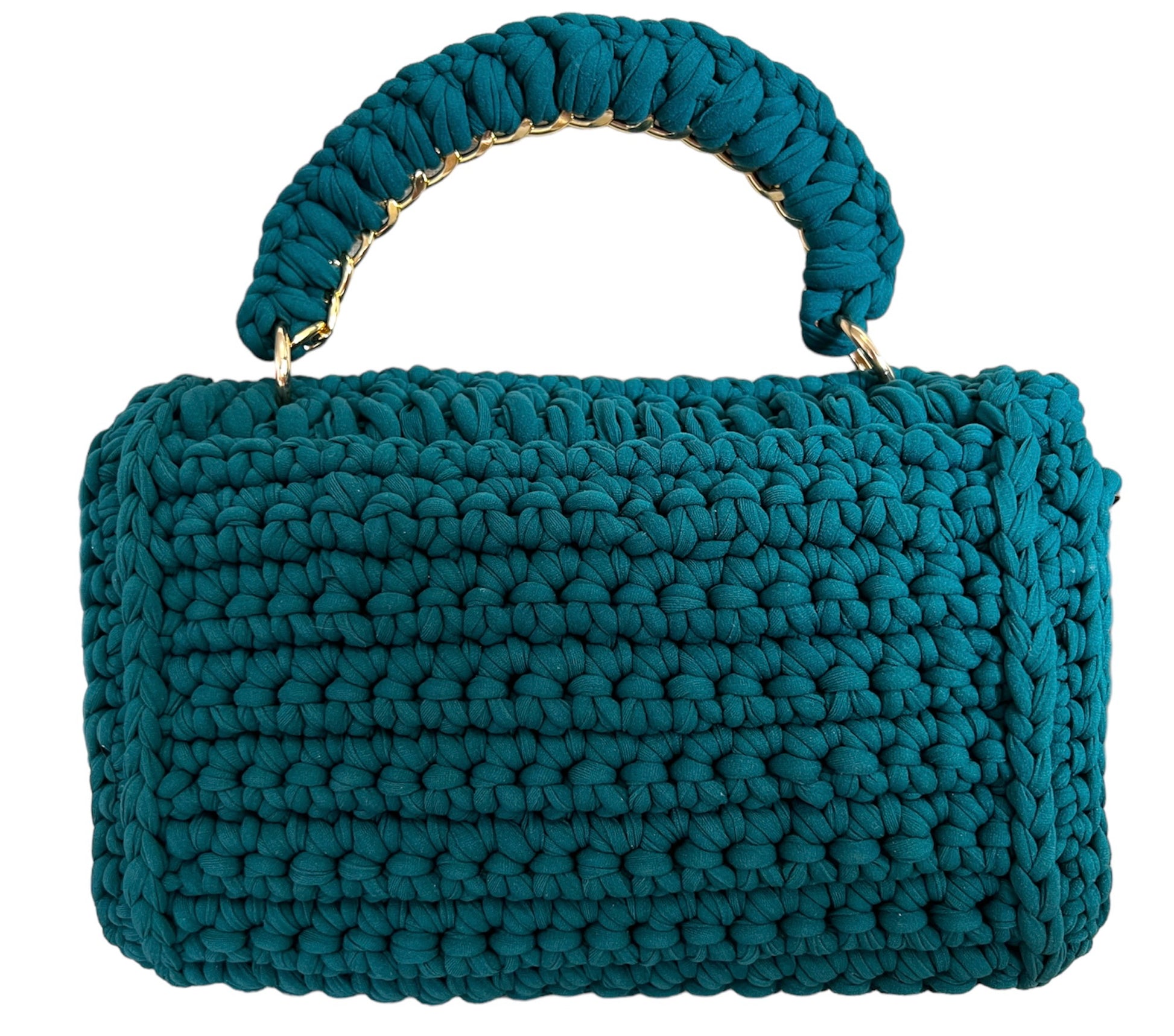 dark green luxury crochet bag with an exquisite design and a golden removable shoulder chain. The bag is a masterpiece of elegant craftsmanship, featuring meticulous crochet work that reflects a refined and sophisticated model. The versatile golden chain adds a touch of glamour, allowing for multiple styling options.